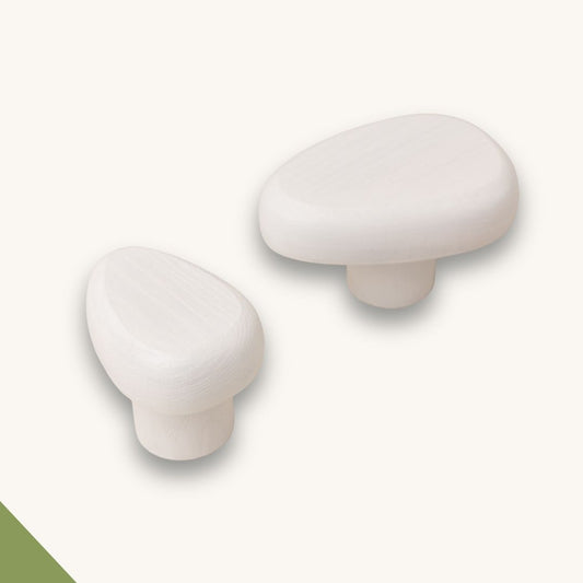 Wandhaken DROP Eschenholz Weiß in zwei Größen von Covea Nest.